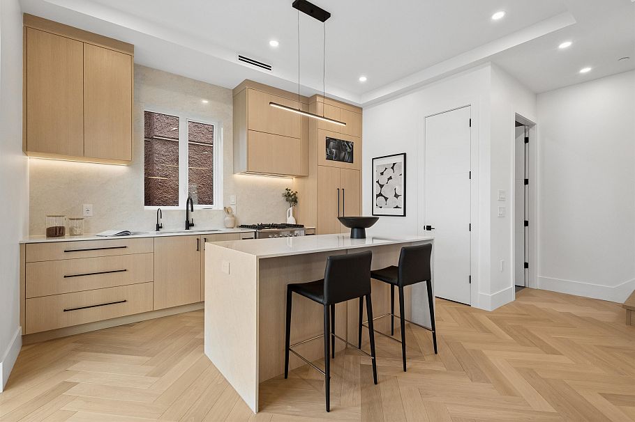 1 3637 E 46th Avenue Vancouver, BC - 11