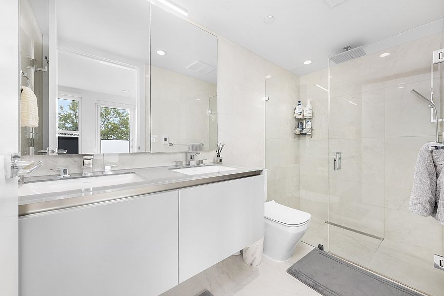 138 W Woodstock Avenue Vancouver, BC - 22