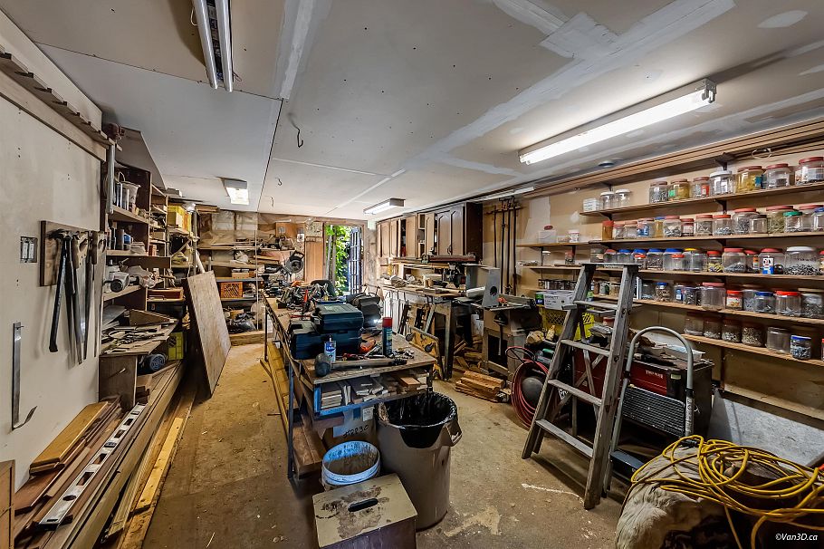 4585 Raeburn Street North Vancouver, BC - 29