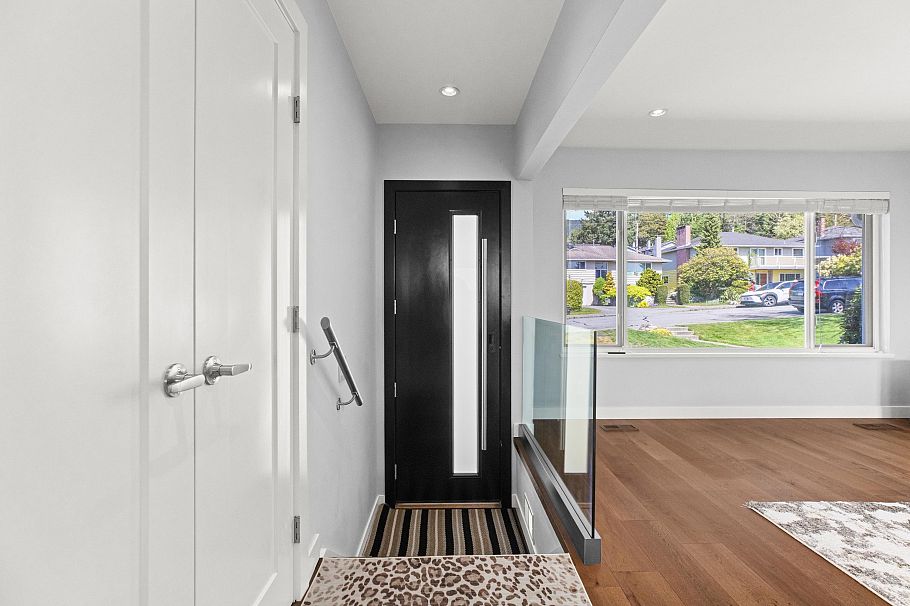 219 E 26th Street North Vancouver, BC - 4