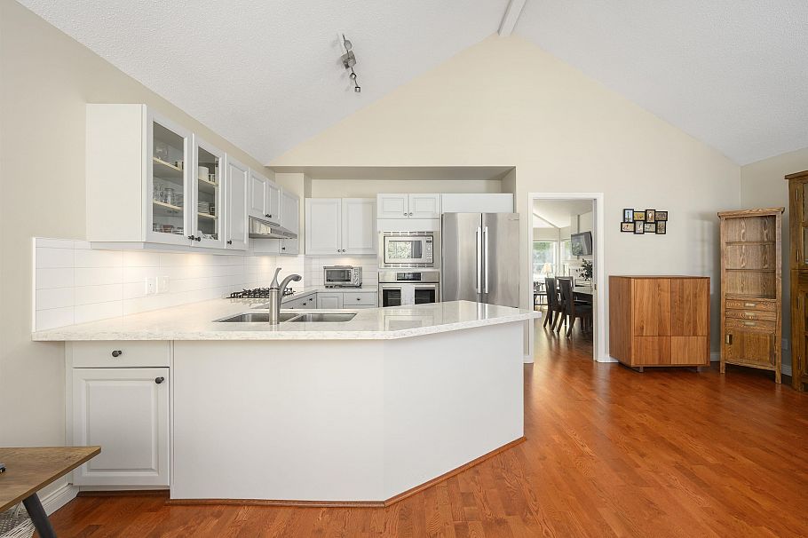 29 4055 Indian River Drive North Vancouver, BC - 13
