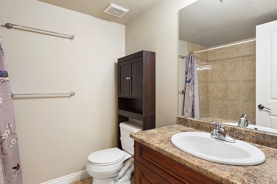 250 E 17th Street North Vancouver, BC - 33