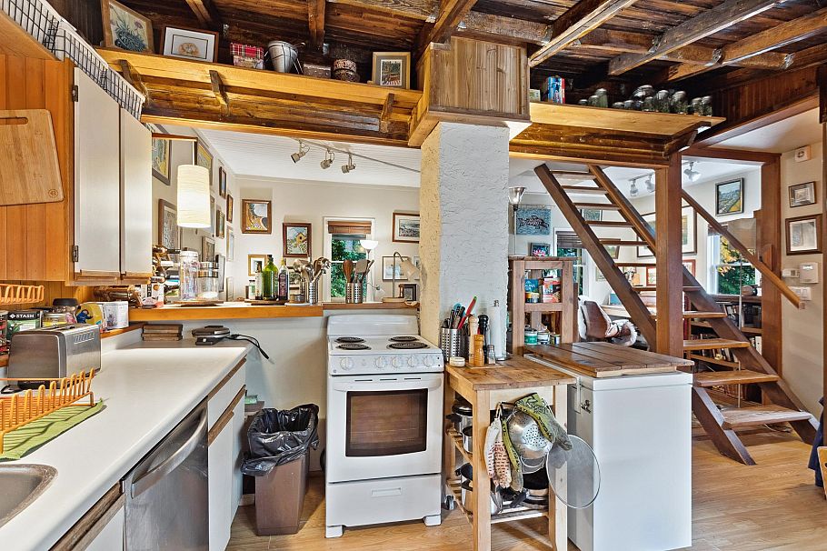 713 E St. James Road North Vancouver, BC - 6