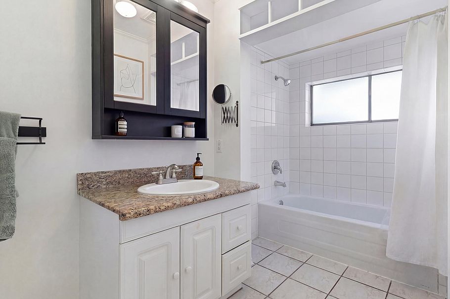 261 E 4th Street North Vancouver, BC - 14