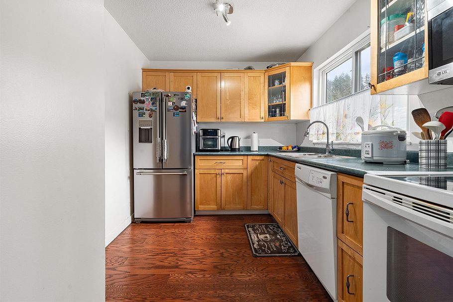 883 Old Lillooet Road North Vancouver, BC - 16