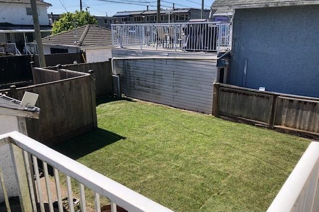 2052 E 41st Avenue Vancouver, BC - 20
