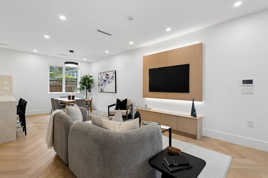 2 3639 E 46th Avenue Vancouver, BC - 8