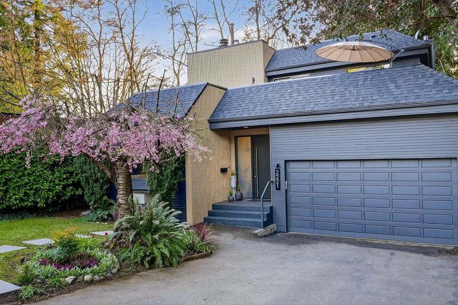 2221 Bowser Avenue North Vancouver, BC - 1