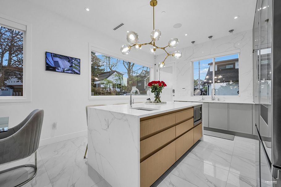 2796 E 4th Avenue Vancouver, BC - 14