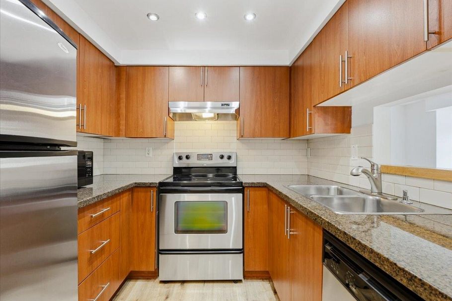 102 235 W 4th Street North Vancouver, BC - 2