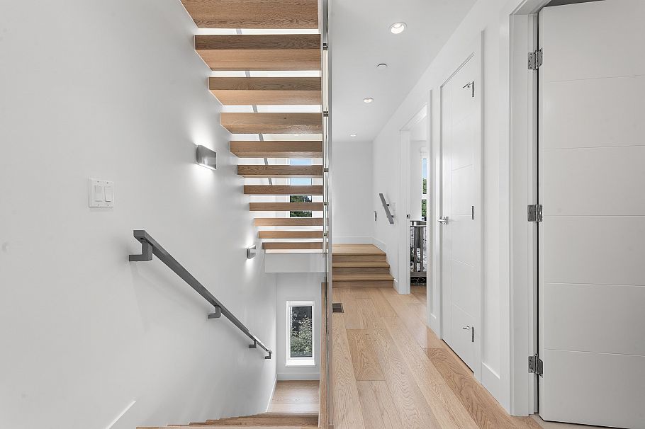 138 W Woodstock Avenue Vancouver, BC - 27