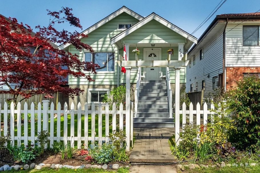 2281 E 7th Avenue Vancouver, BC - 1