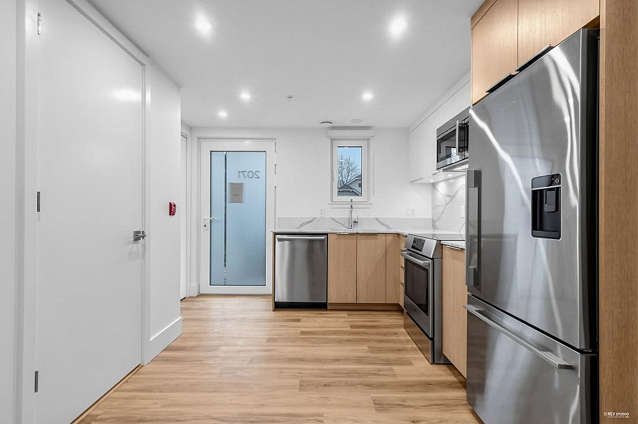 2071 E 1st Avenue Vancouver, BC - 5