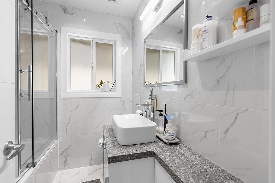 2576 E 27th Avenue Vancouver, BC - 12