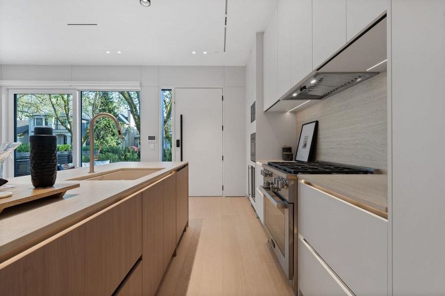 1 2935 W 15th Avenue Vancouver, BC - 15