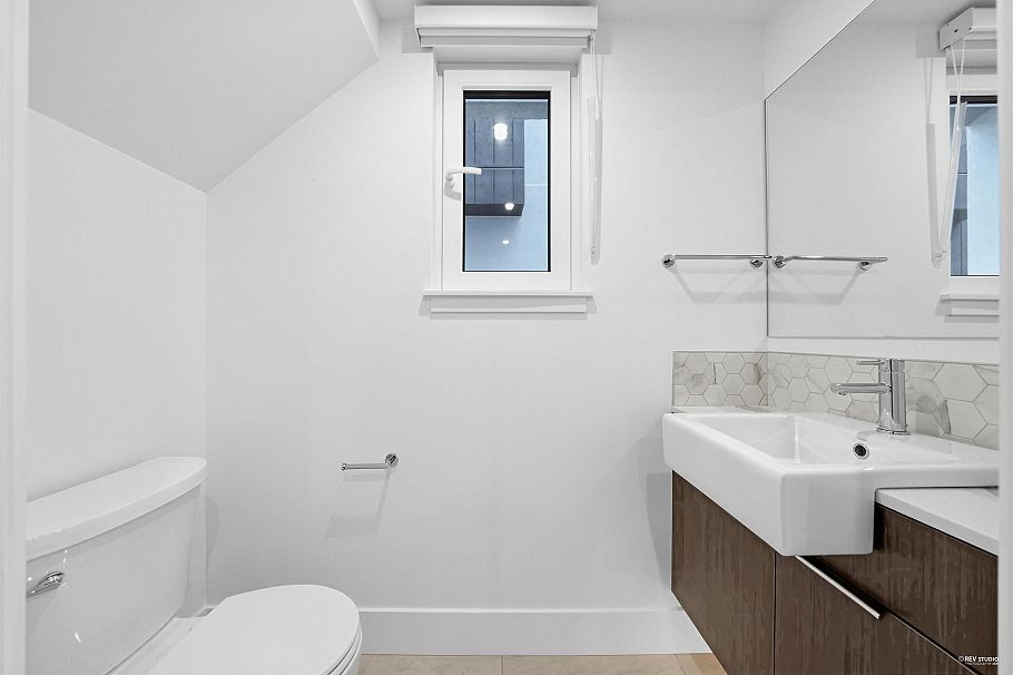 2071 E 1st Avenue Vancouver, BC - 29