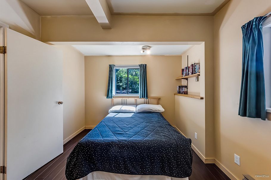 4585 Raeburn Street North Vancouver, BC - 17