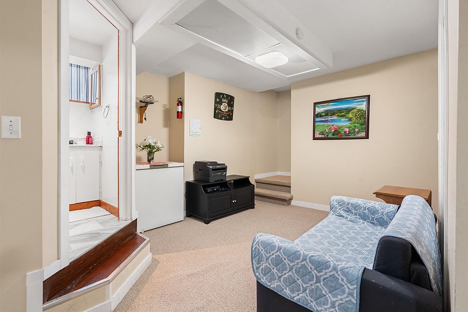 883 Old Lillooet Road North Vancouver, BC - 26