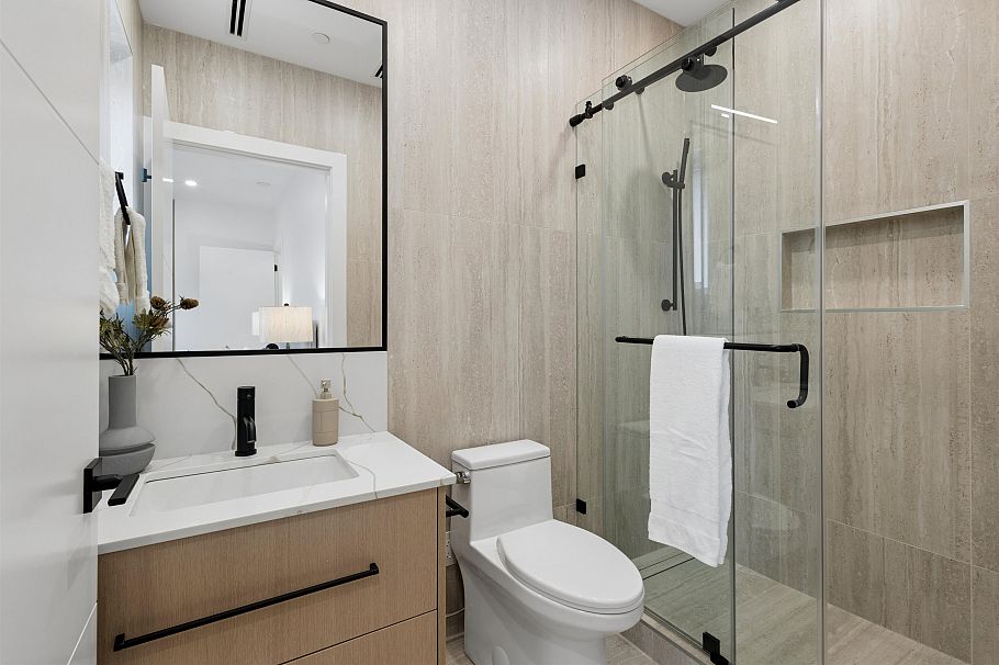 2 3639 E 46th Avenue Vancouver, BC - 21