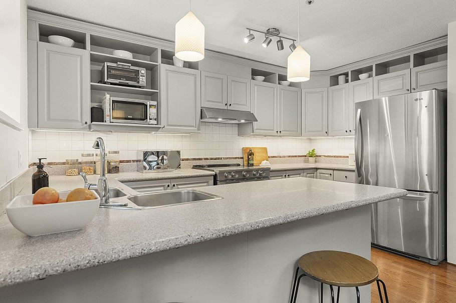 232 W 14th Avenue Vancouver, BC - 26