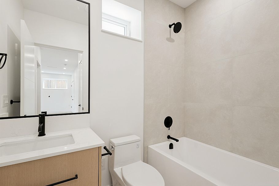 1 3637 E 46th Avenue Vancouver, BC - 34