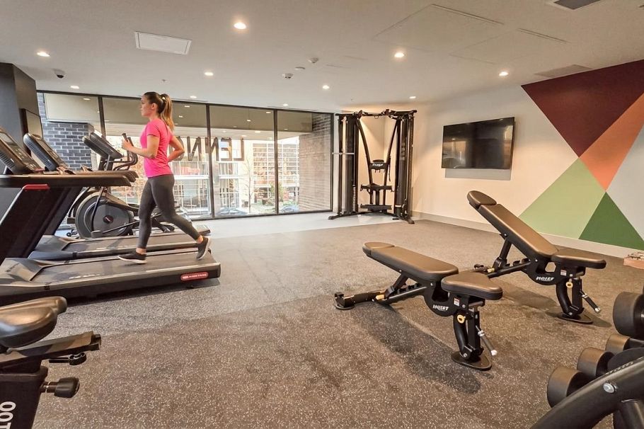 402 110 E 17th Street North Vancouver, BC - 17