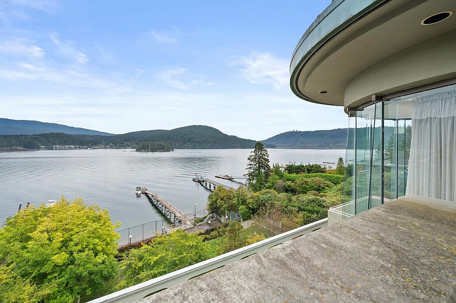 828 Beachview Drive North Vancouver, BC - 1