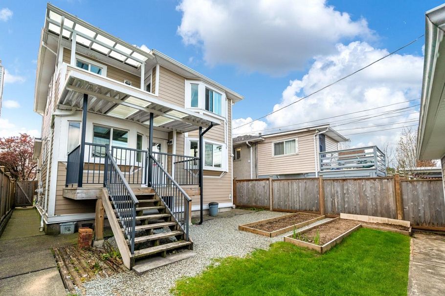 3639 E 26th Avenue Vancouver, BC - 33