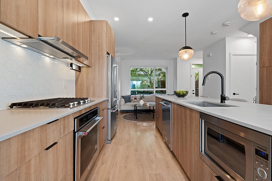 23 533 E 3rd Street North Vancouver, BC - 8