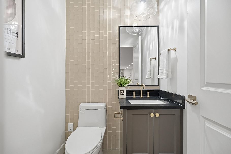 690 E Windsor Road North Vancouver, BC - 30