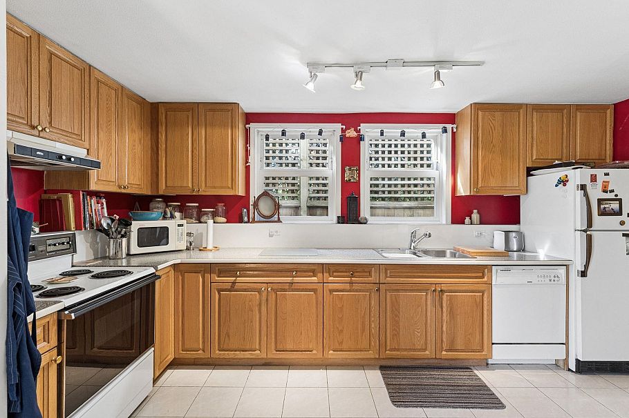 408 E 2nd Street North Vancouver, BC - 27