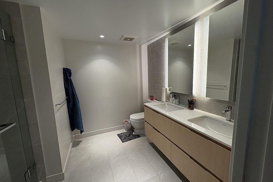 304 1500 Fern Street North Vancouver, BC - 12