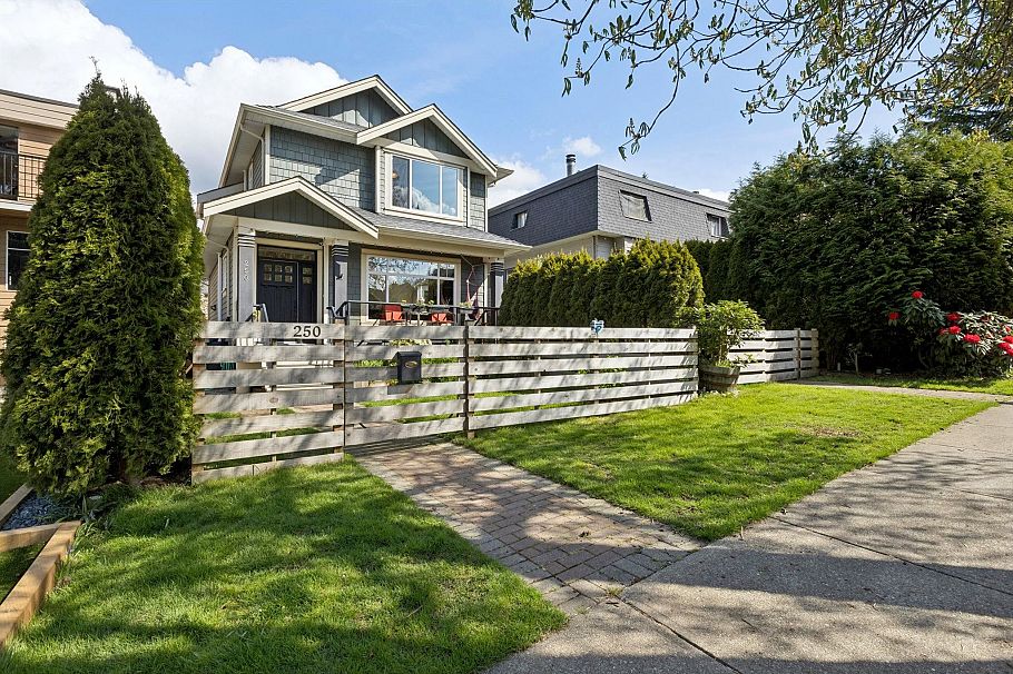 250 E 17th Street North Vancouver, BC - 2