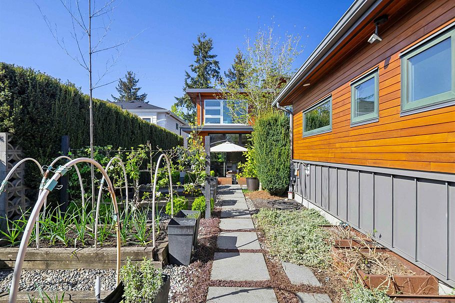 626 E 22 Avenue Vancouver, BC - 32