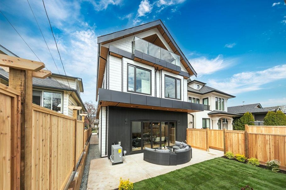 2 3708 W 18th Avenue Vancouver, BC - 1