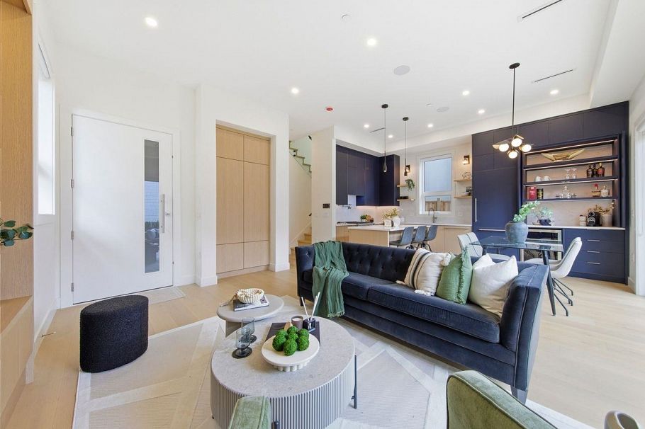 2 3708 W 18th Avenue Vancouver, BC - 5