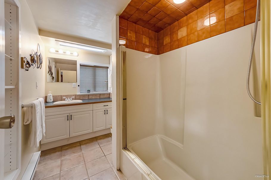 4585 Raeburn Street North Vancouver, BC - 32