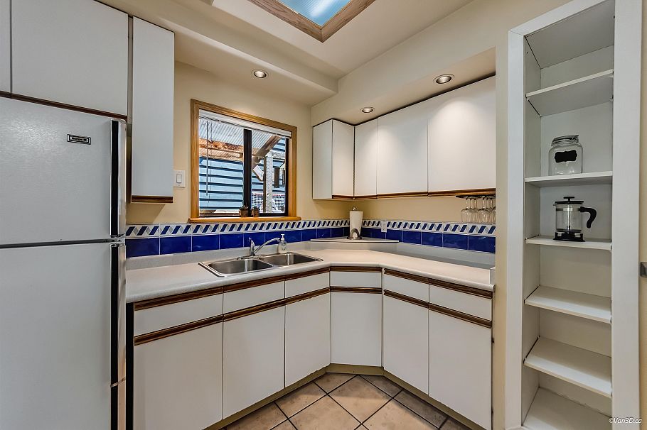 4585 Raeburn Street North Vancouver, BC - 10