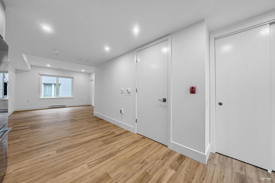 2071 E 1st Avenue Vancouver, BC - 17