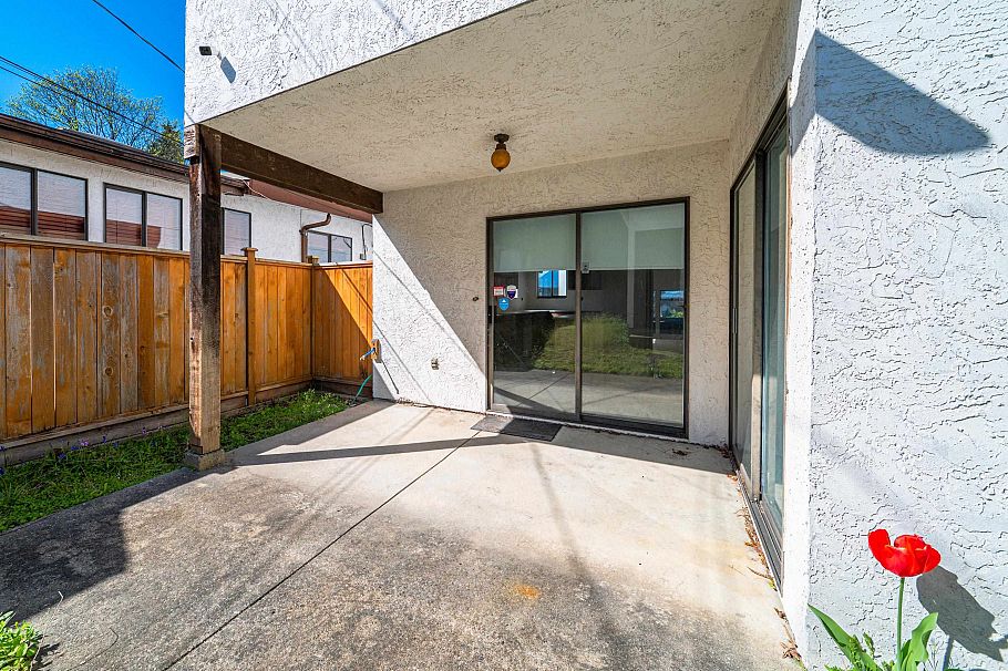 3974 W 10th Avenue Vancouver, BC - 34