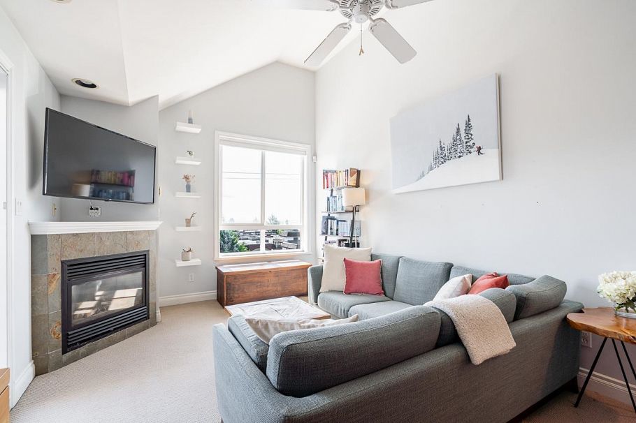 401 128 W 21st Street North Vancouver, BC - 3