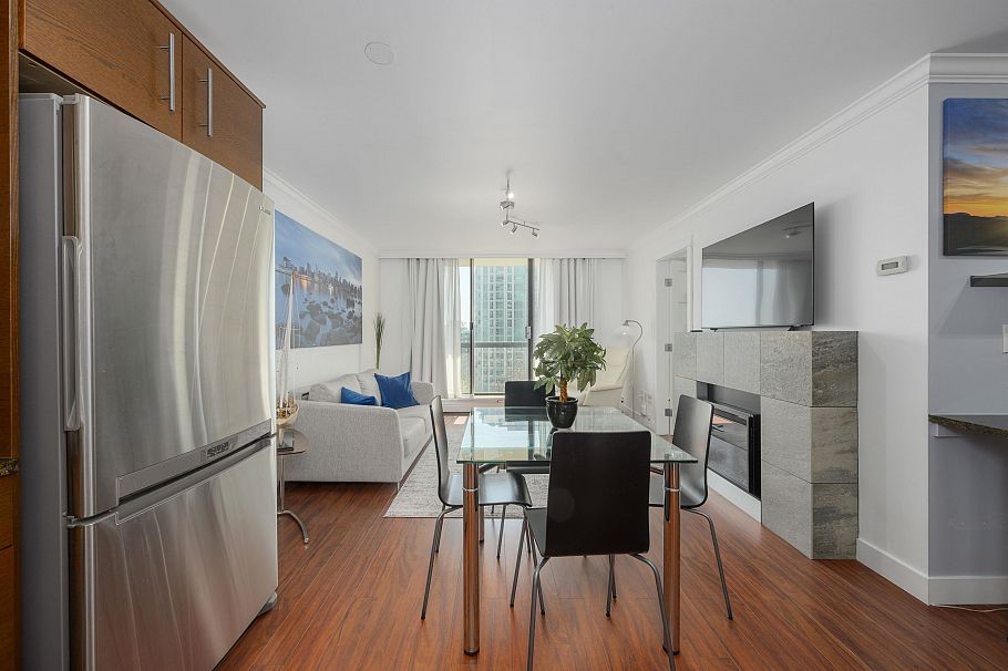 608 145 St. Georges Avenue North Vancouver, BC - 3