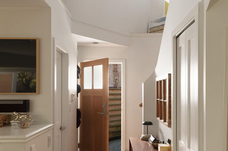 3260 W 8th Avenue Vancouver, BC - 3