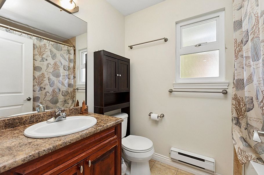 250 E 17th Street North Vancouver, BC - 26