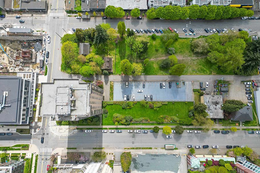 608 145 St. Georges Avenue North Vancouver, BC - 32