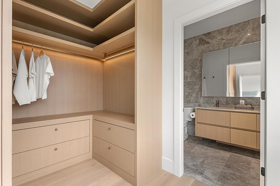 1 2425 Kitchener Street Vancouver, BC - 17