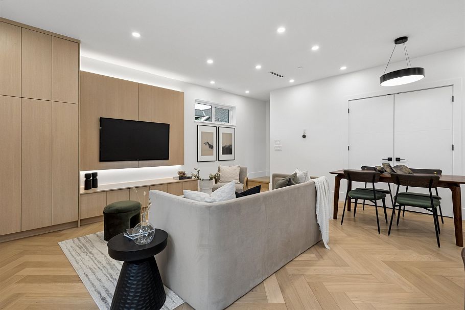 1 3639 E 46th Avenue Vancouver, BC - 6