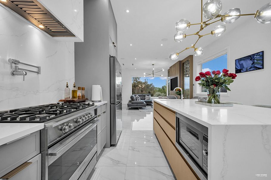 2796 E 4th Avenue Vancouver, BC - 18