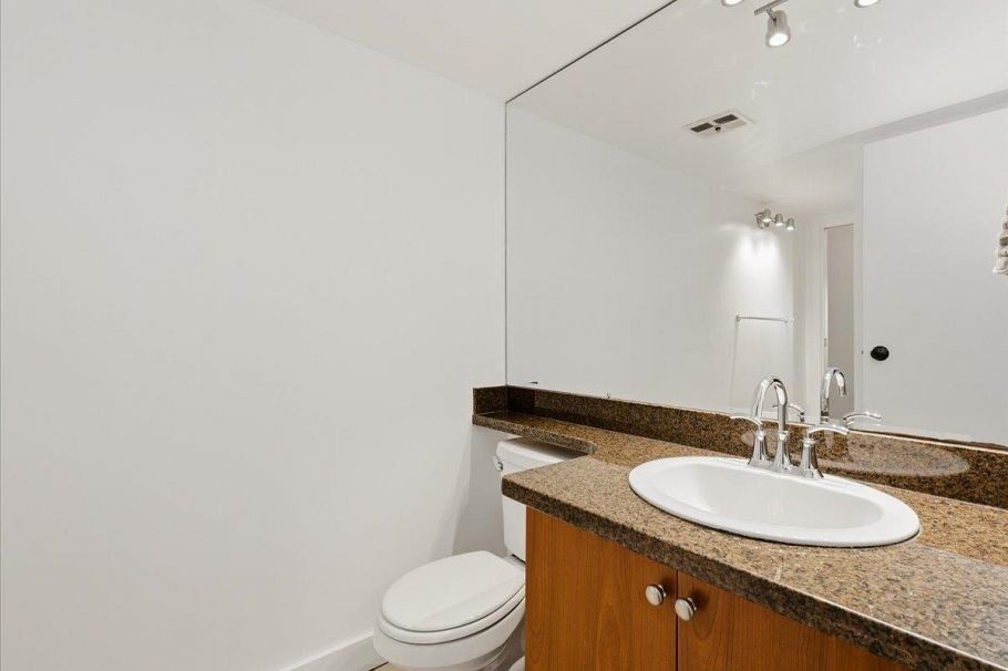 102 235 W 4th Street North Vancouver, BC - 17