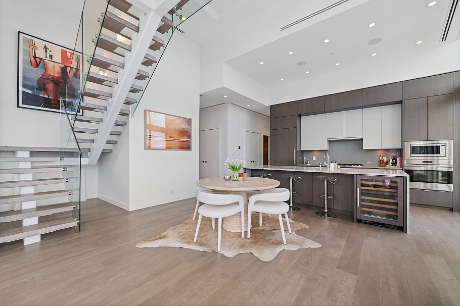 2403 125 E 14th Street North Vancouver, BC - 8